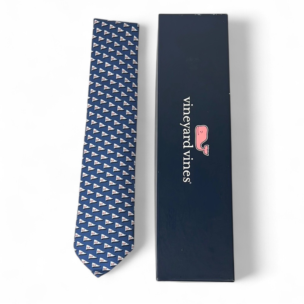 Vineyard Vines Men's Blue White Silk Whale Print Tie NWT Classic Necktie Gift